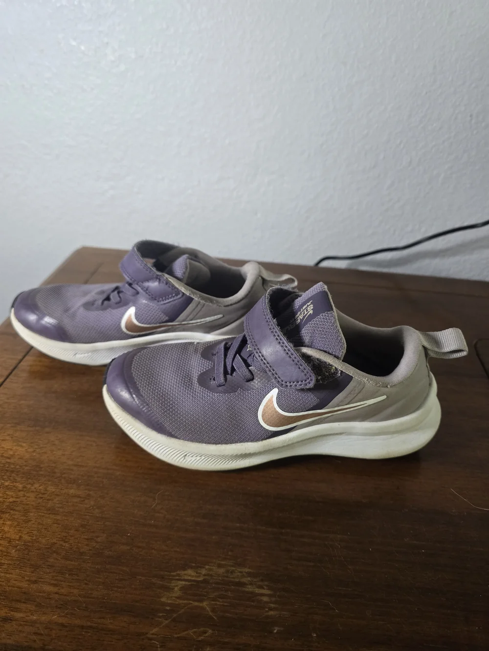 Nike Kids Purple and Cream Hook-and-Loop Sneakers